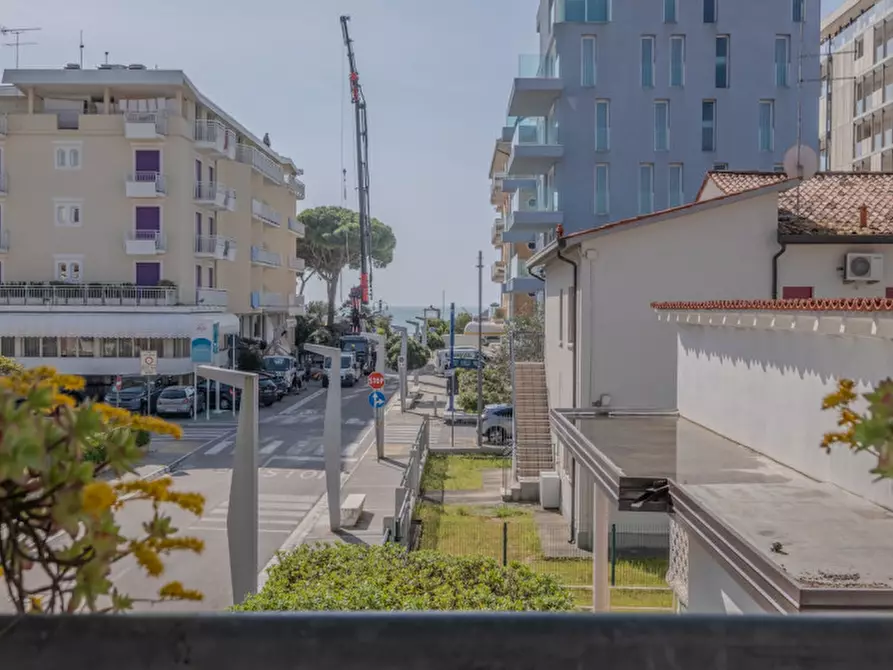 Immagine 3 di Appartamento in vendita  in via foscolo a Jesolo