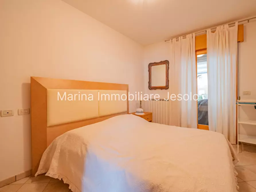 Immagine 11 di Appartamento in vendita  in via foscolo a Jesolo