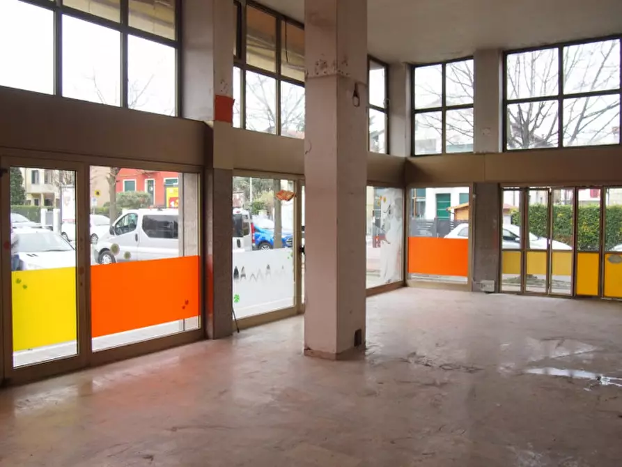 Immagine 3 di Negozio in vendita  in Via Colombo 26 a Mirano