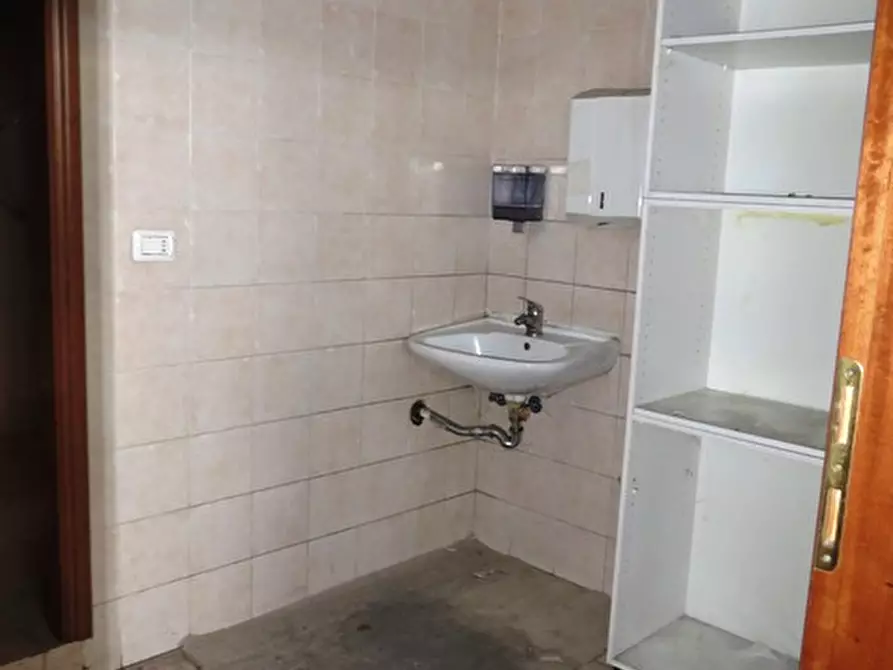 Immagine 9 di Capannone industriale in vendita  in via 11 settembre 2001 a Longiano