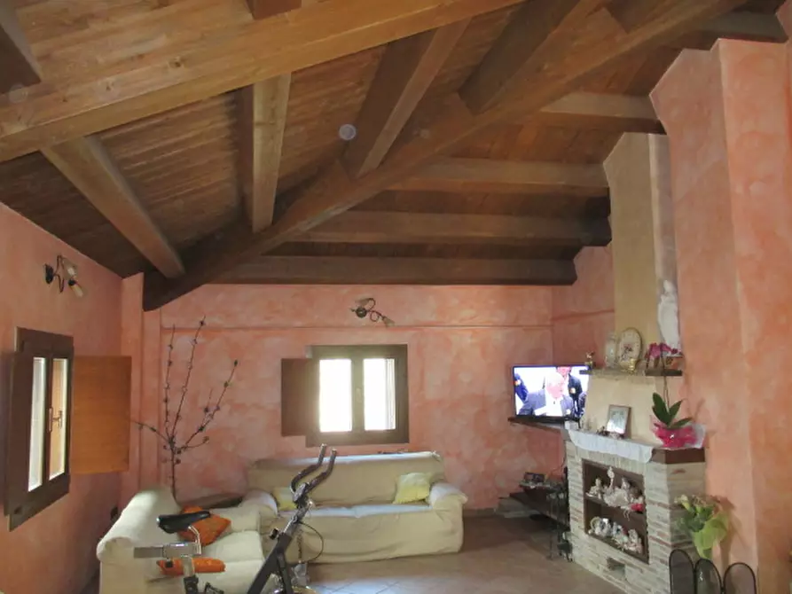 Immagine 8 di Rustico / casale in vendita  a Senigallia