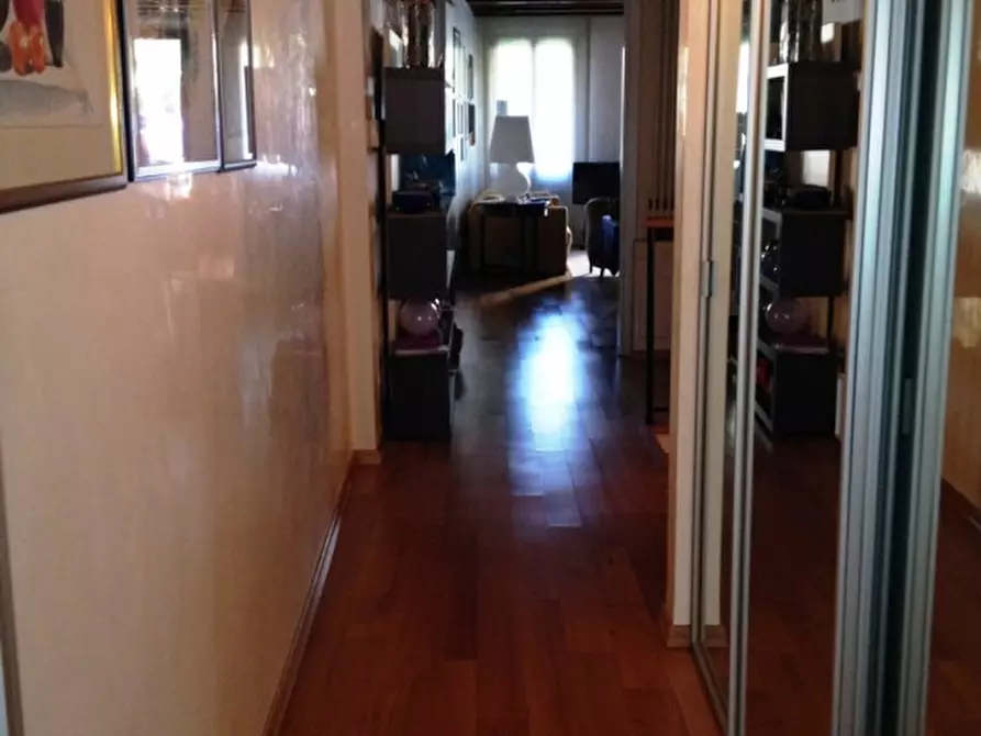 Immagine 3 di Palazzo in vendita  a Padova