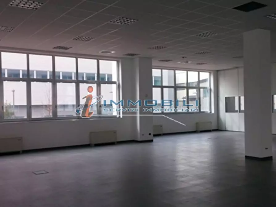 Immagine 3 di Palazzo in vendita  in VIA KOCH ROBERTO a Milano