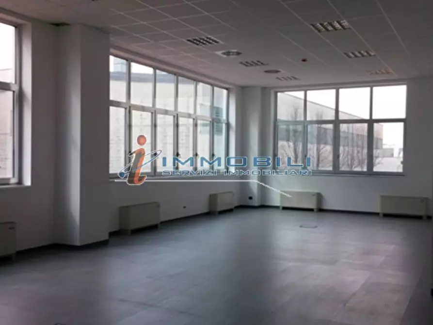 Immagine 5 di Palazzo in vendita  in VIA KOCH ROBERTO a Milano