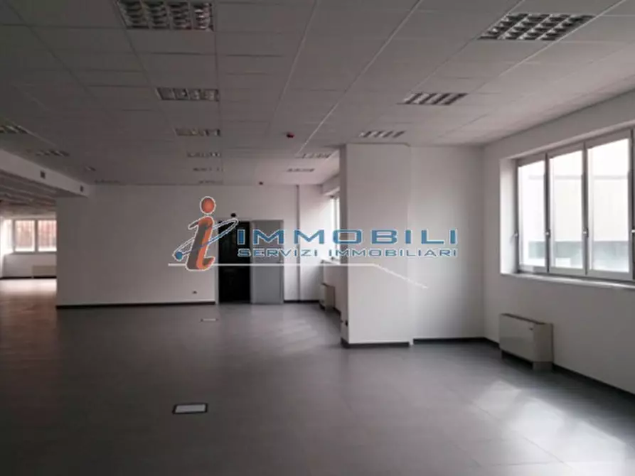 Immagine 6 di Palazzo in vendita  in VIA KOCH ROBERTO a Milano