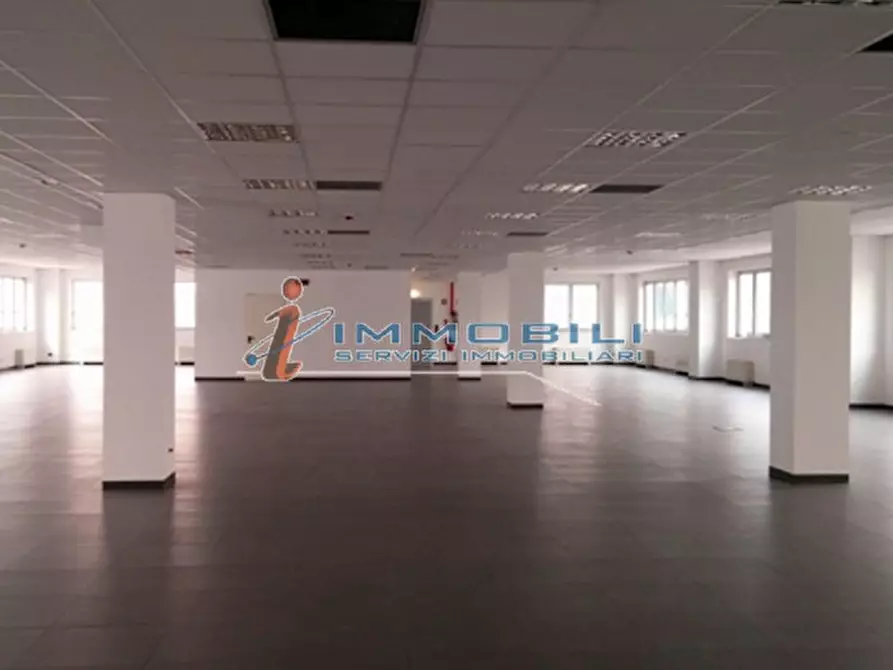 Immagine 7 di Palazzo in vendita  in VIA KOCH ROBERTO a Milano