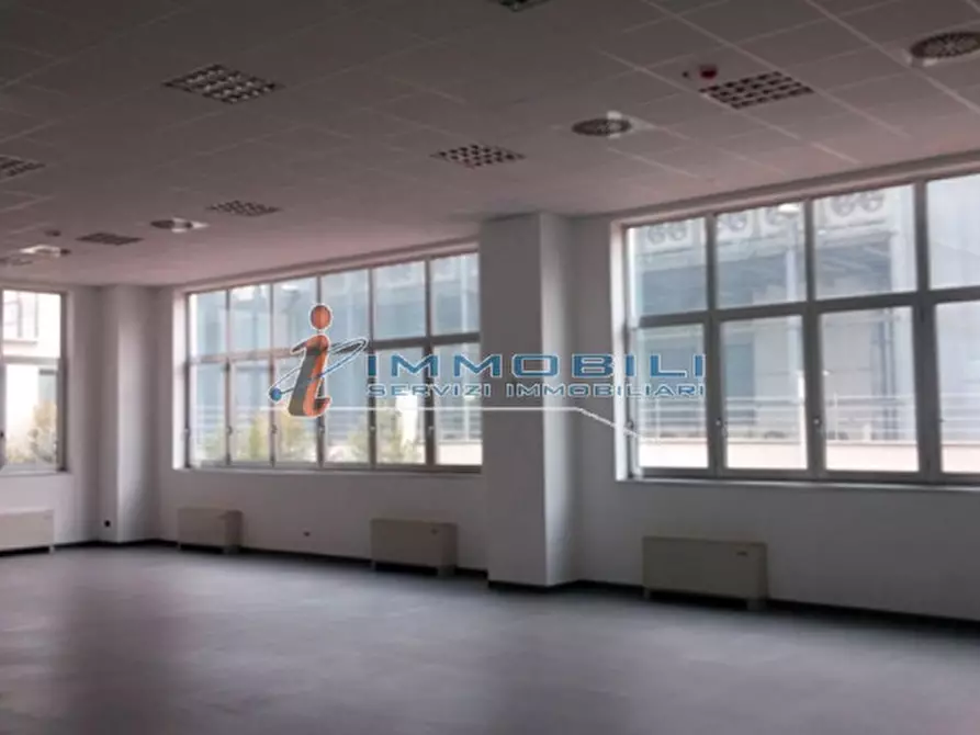 Immagine 8 di Palazzo in vendita  in VIA KOCH ROBERTO a Milano