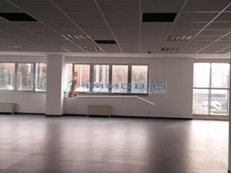 Immagine 11 di Palazzo in vendita  in VIA KOCH ROBERTO a Milano