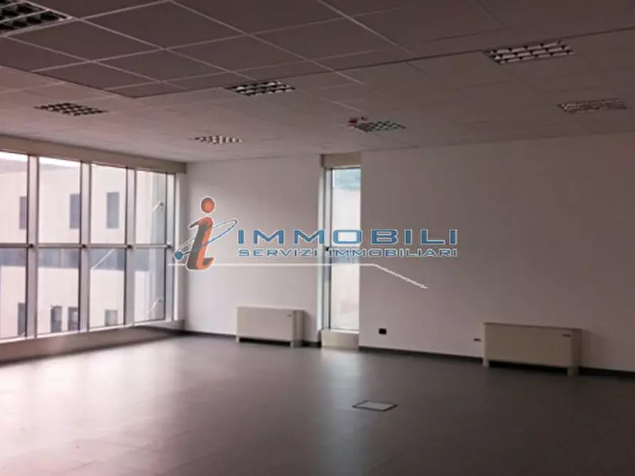 Immagine 12 di Palazzo in vendita  in VIA KOCH ROBERTO a Milano