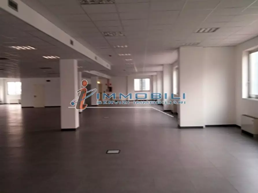 Immagine 13 di Palazzo in vendita  in VIA KOCH ROBERTO a Milano