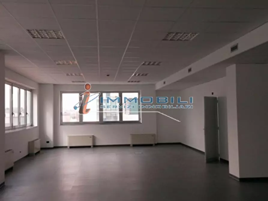 Immagine 20 di Palazzo in vendita  in VIA KOCH ROBERTO a Milano