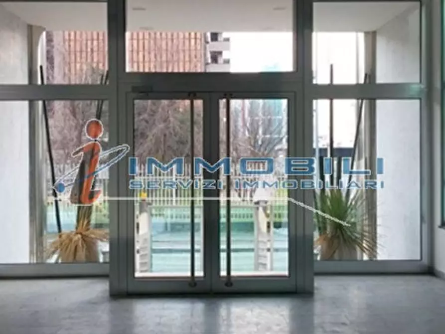 Immagine 22 di Palazzo in vendita  in VIA KOCH ROBERTO a Milano