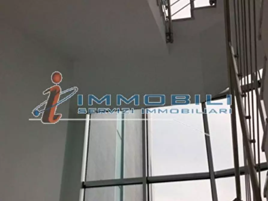 Immagine 23 di Palazzo in vendita  in VIA KOCH ROBERTO a Milano