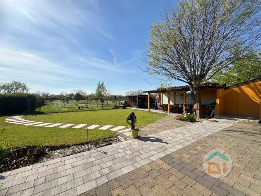 Immagine 5 di Villa in vendita  in via Staranzano, 22 a Ronchi Dei Legionari