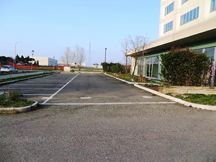 Immagine 5 di Negozio in vendita  in via Lambertini a Imola