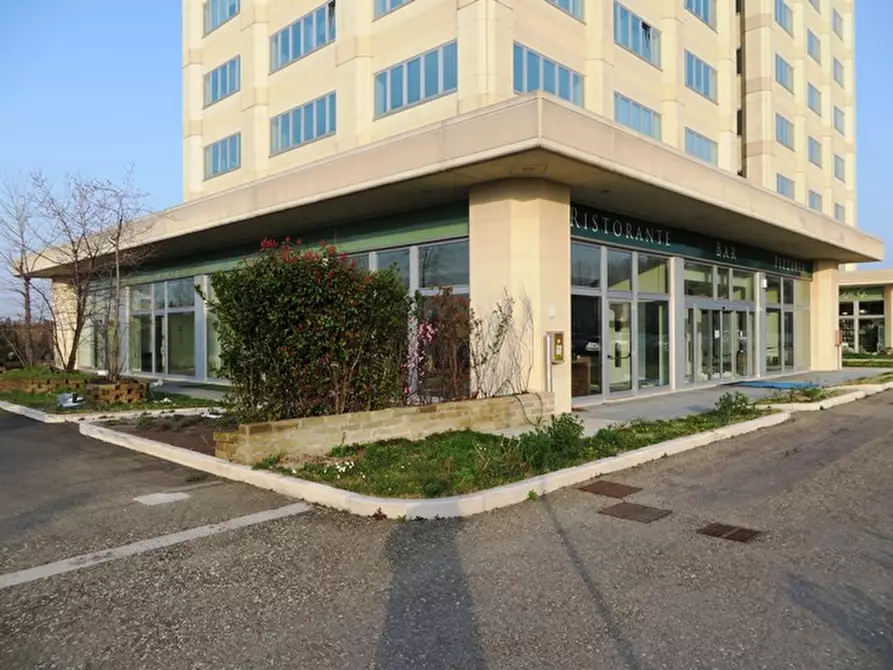 Immagine 6 di Negozio in vendita  in via Lambertini a Imola