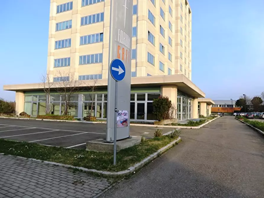 Immagine 7 di Negozio in vendita  in via Lambertini a Imola