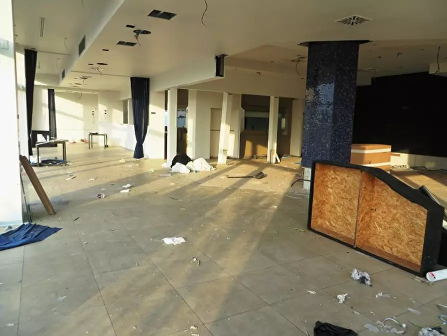 Immagine 8 di Negozio in vendita  in via Lambertini a Imola