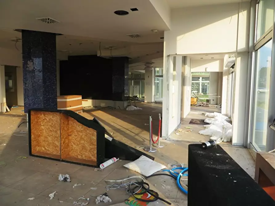 Immagine 9 di Negozio in vendita  in via Lambertini a Imola