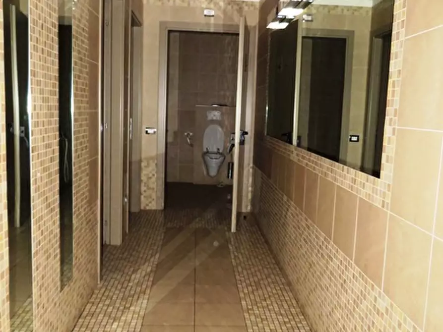 Immagine 12 di Negozio in vendita  in via Lambertini a Imola