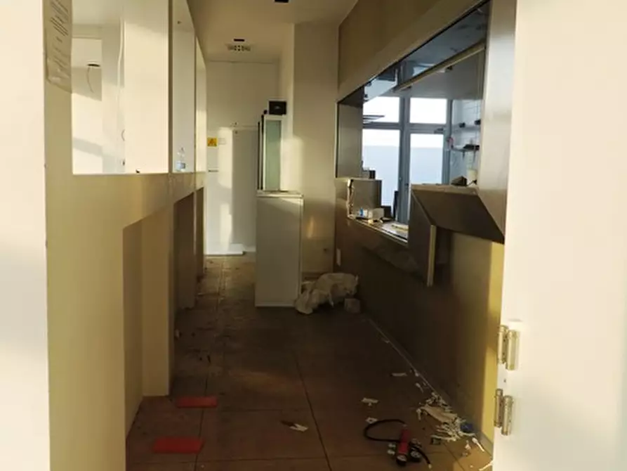 Immagine 20 di Negozio in vendita  in via Lambertini a Imola