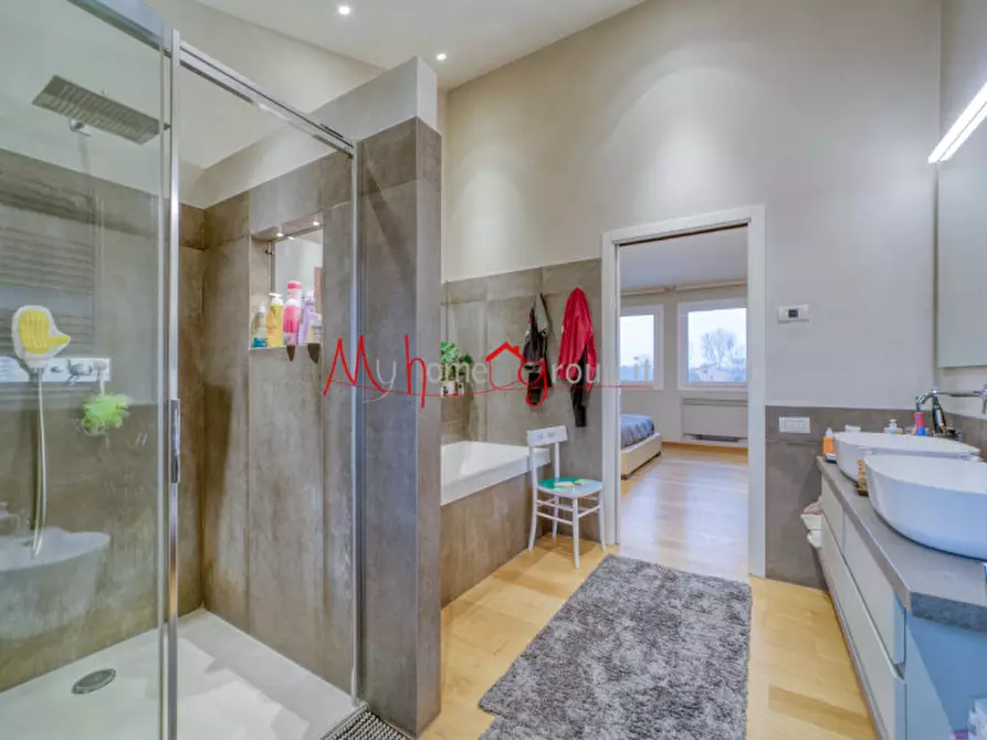 Immagine 27 di Villa in vendita  in Via Venzone a Padova