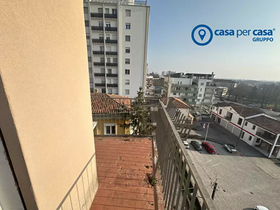 Immagine 31 di Appartamento in vendita  in Corso del Popolo 40 a Rovigo
