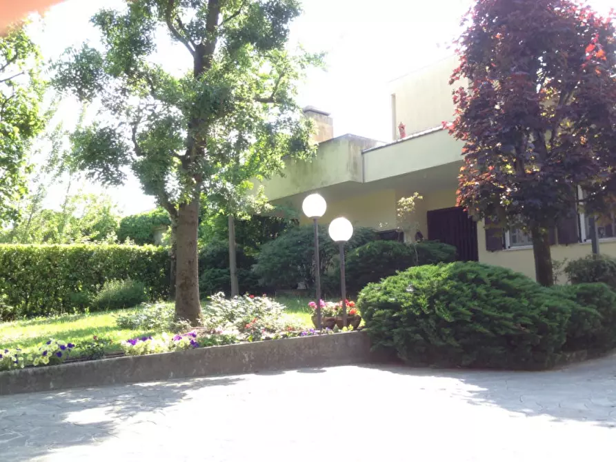 Immagine 1 di Villa in vendita  in Viale Porta Adige 16/a a Rovigo