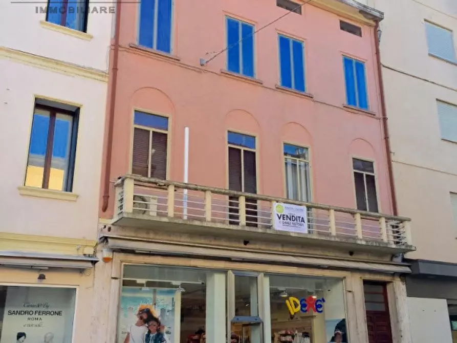 Immagine 1 di Palazzo in vendita  in Legnago, via Roma a Legnago