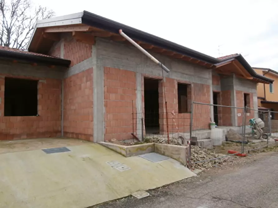 Immagine 1 di Villa in vendita  a Bovolone