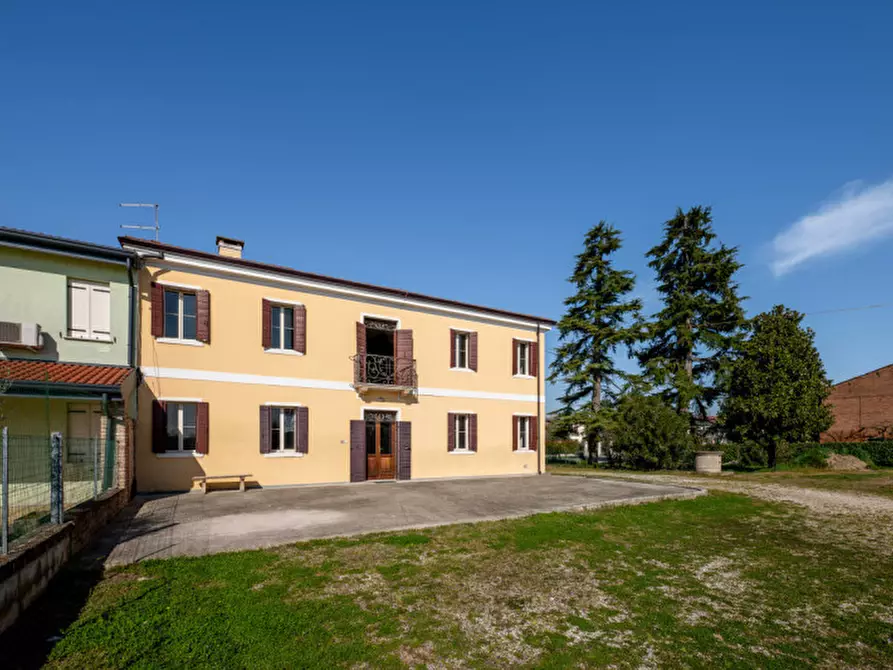 Immagine 1 di Casa bifamiliare in vendita  in Via Roma a San Pietro Viminario