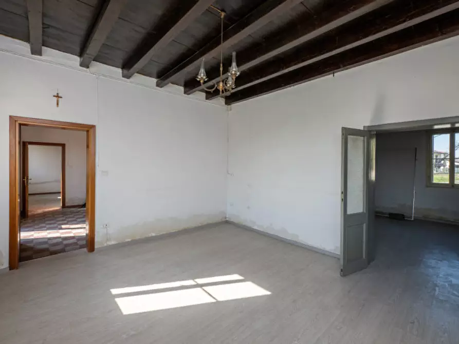 Immagine 6 di Casa bifamiliare in vendita  in Via Roma a San Pietro Viminario