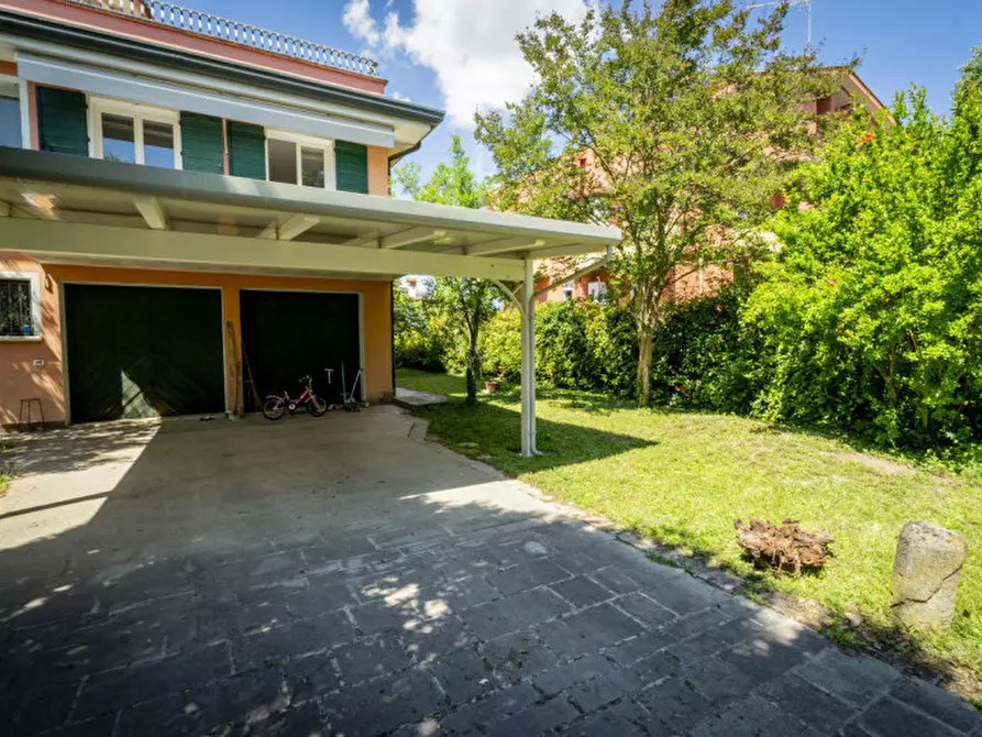 Immagine 6 di Villa in vendita  in Via Marsilio Da Carrara, 13 a Due Carrare