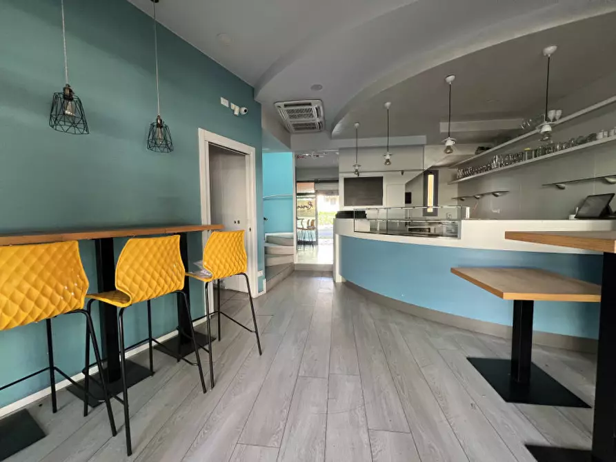 Immagine 3 di Negozio in vendita  in via Roma, 52 a Due Carrare