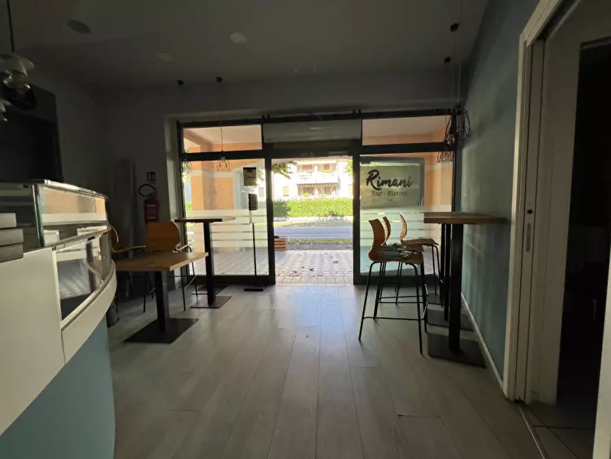 Immagine 4 di Negozio in vendita  in via Roma, 52 a Due Carrare