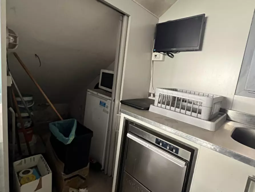 Immagine 6 di Negozio in vendita  in via Roma, 52 a Due Carrare