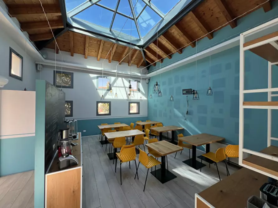 Immagine 13 di Negozio in vendita  in via Roma, 52 a Due Carrare