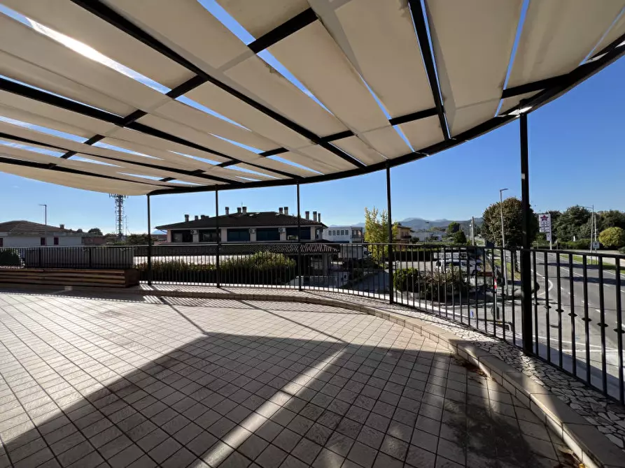 Immagine 15 di Negozio in vendita  in via Roma, 52 a Due Carrare