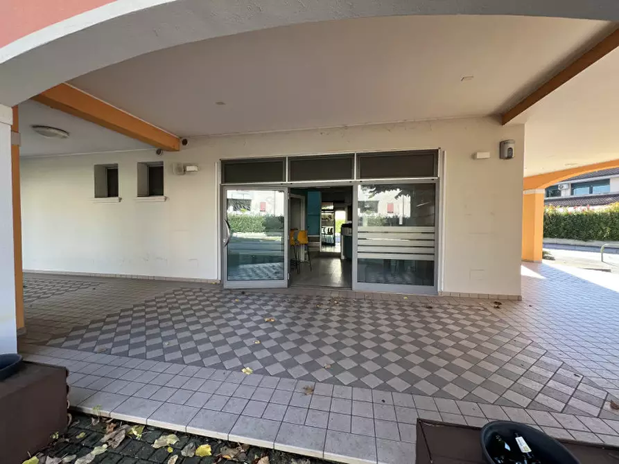 Immagine 17 di Negozio in vendita  in via Roma, 52 a Due Carrare