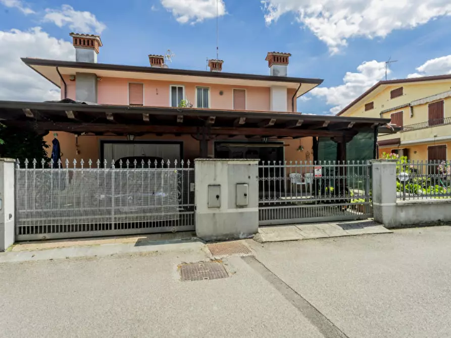 Immagine 1 di Casa bifamiliare in vendita  in Via Don Gaetano Torresin 7 a Due Carrare