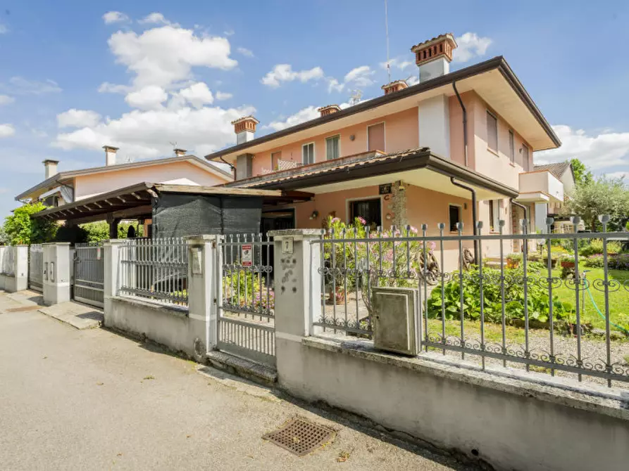 Immagine 2 di Casa bifamiliare in vendita  in Via Don Gaetano Torresin 7 a Due Carrare