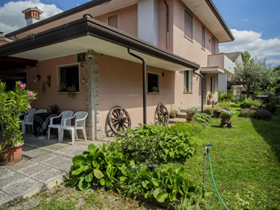 Immagine 4 di Casa bifamiliare in vendita  in Via Don Gaetano Torresin 7 a Due Carrare