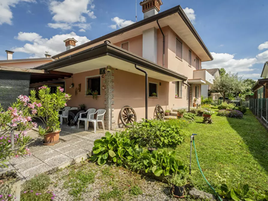 Immagine 5 di Casa bifamiliare in vendita  in Via Don Gaetano Torresin 7 a Due Carrare