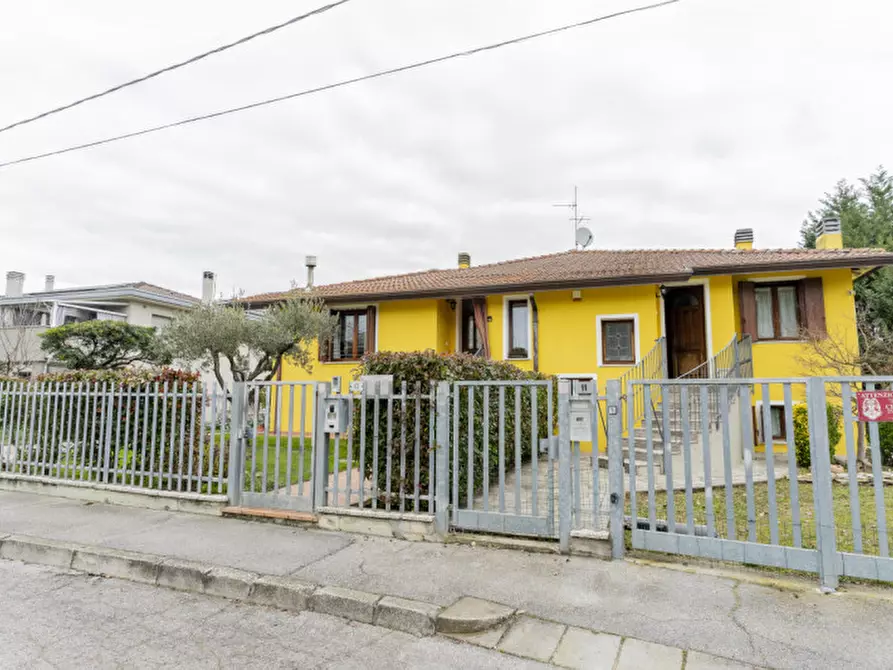 Immagine 1 di Casa bifamiliare in affitto  in Via Francesco Petrarca, 11 a Due Carrare