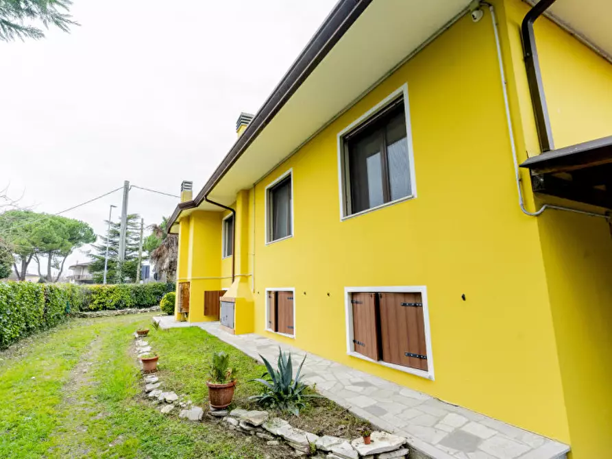 Immagine 4 di Casa bifamiliare in affitto  in Via Francesco Petrarca, 11 a Due Carrare