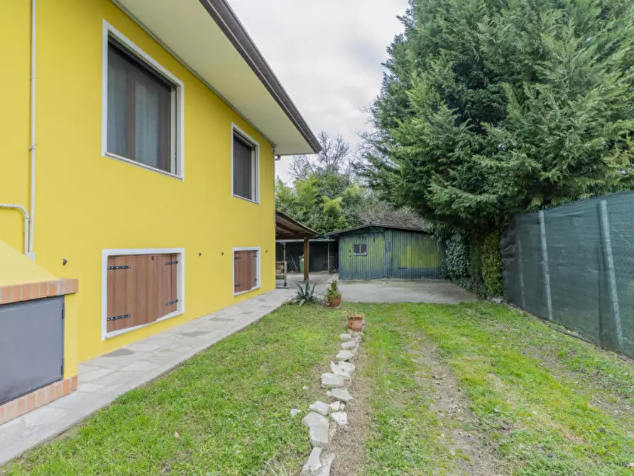 Immagine 6 di Casa bifamiliare in affitto  in Via Francesco Petrarca, 11 a Due Carrare