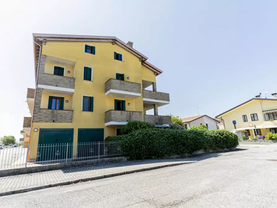 Immagine 2 di Appartamento in vendita  in Via Don Arturo Tecchio 4/3 a Due Carrare