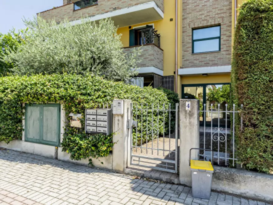 Immagine 4 di Appartamento in vendita  in Via Don Arturo Tecchio 4/3 a Due Carrare