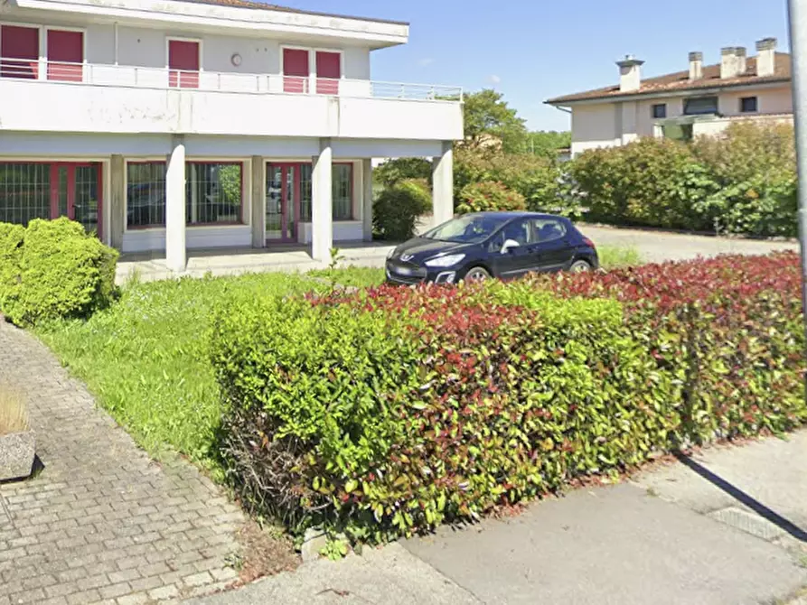 Immagine 2 di Negozio in vendita  in via Roma, 52 a Due Carrare