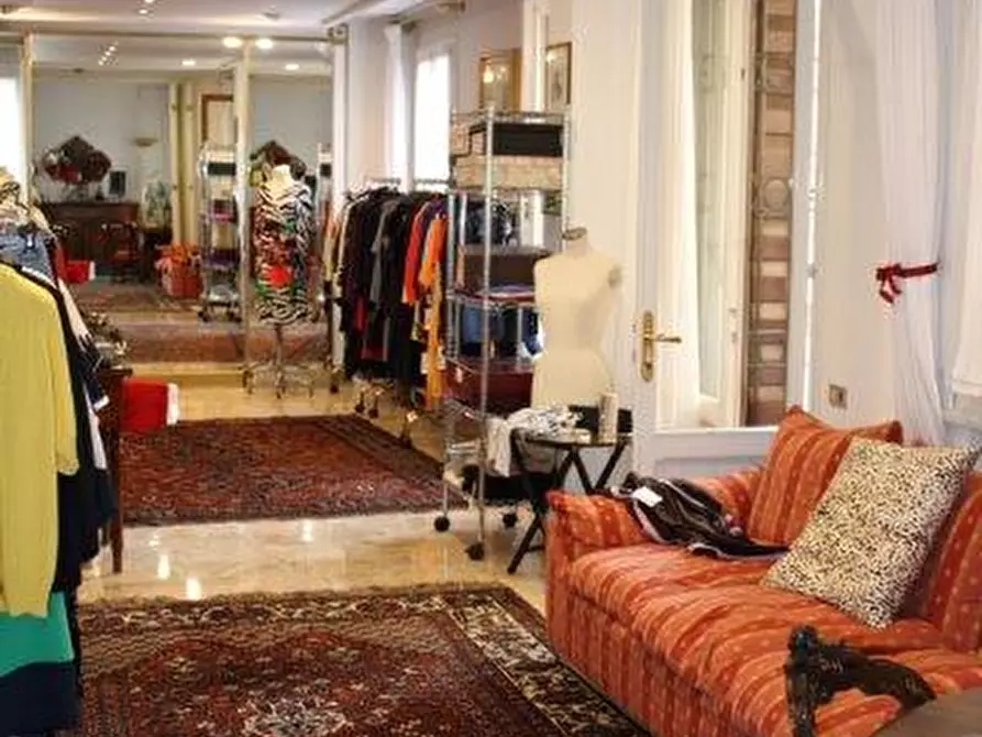 Immagine 10 di Appartamento in vendita  a Padova